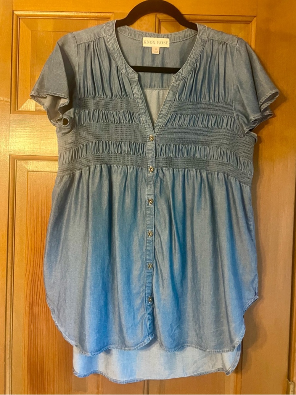 Knox Rose Women’s lightweight denim Button-Front Women’s Top Size Medium